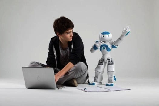 Robot NAO, le nouvel ami des personnes autistes et des personnes âgées